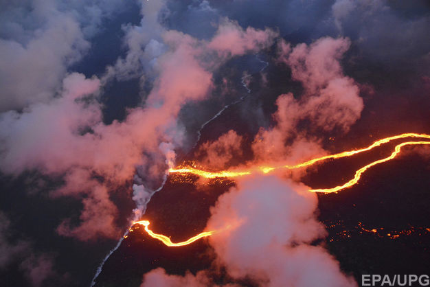 Лава вулкана может перекрыть последний наземный путь эвакуации на Гавайях