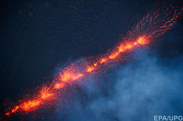 На Гавайях зафиксировано взрывное извержение вулкана