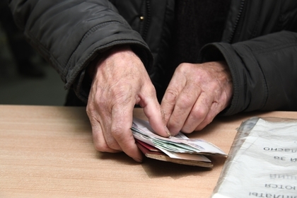 Минфин объяснил сокращение расходов на пенсии в РФ