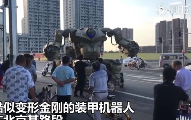Китаец создал гигантский боевой робот-танк (видео)