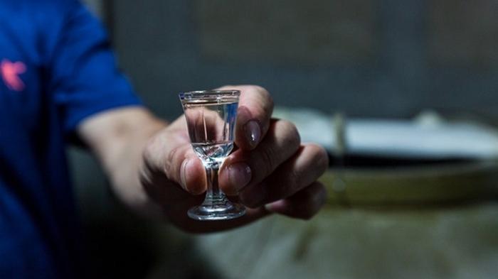 В Турции 15 человек скончались, пытаясь уберечься от COVID-19 алкоголем