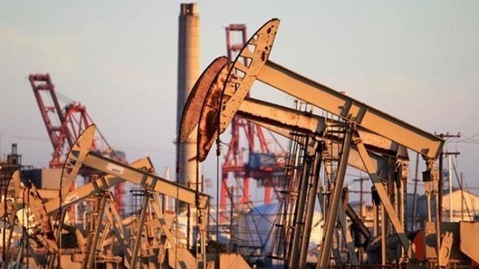 Цены на нефть вернулись к росту после обвала