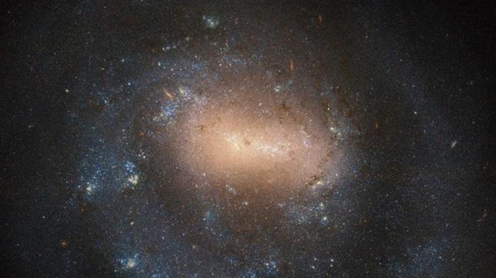 Телескоп Hubble снял однорукую галактику (фото)