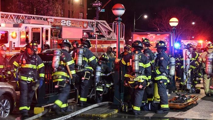 В Нью-Йорке горела станция метро, есть жертвы (видео)