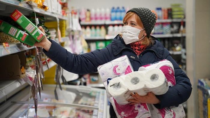 Женщина сдала полиции чихавшего без маски в магазине покупателя