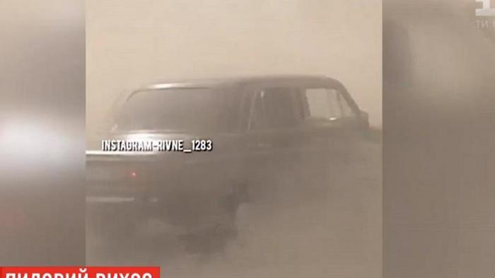 Пылевая буря пронеслась в Ровно (видео)