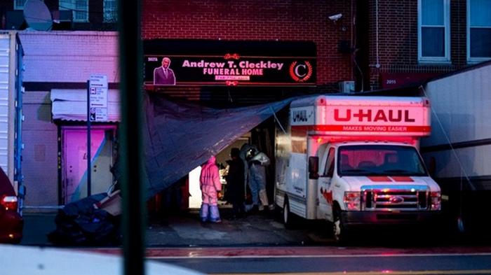 В Нью-Йорке обнаружили грузовики с десятками тел