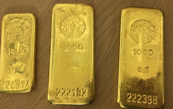 Немец нашел в купленном шкафу 2,5 килограмма золота