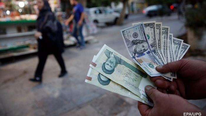 В Иране заменили национальную валюту