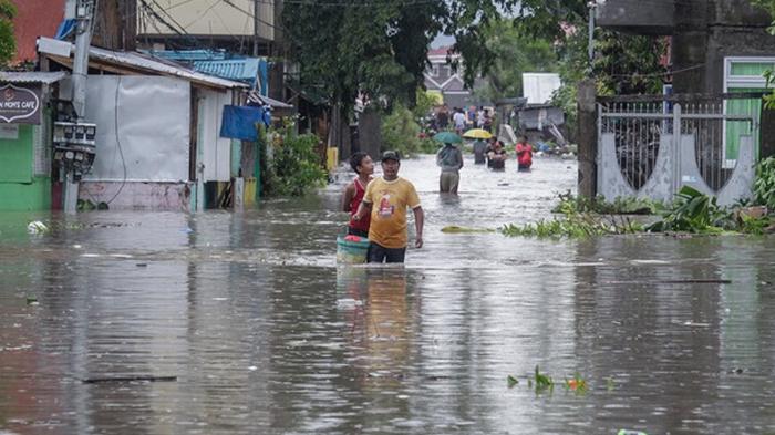 Филиппины накрыл тайфун, 140 тысяч эвакуированных (фото)