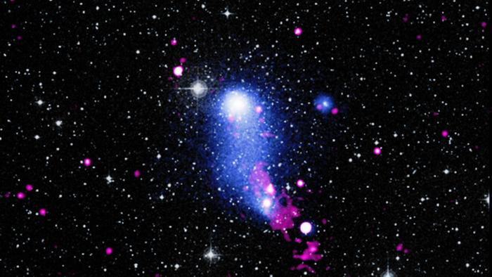Кластер галактик образовал космический мост вселенского масштаба