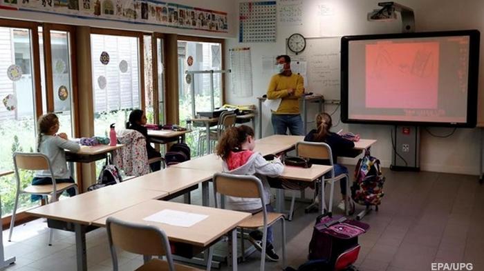 Во Франции вскоре после отмены карантина начали закрывать школы