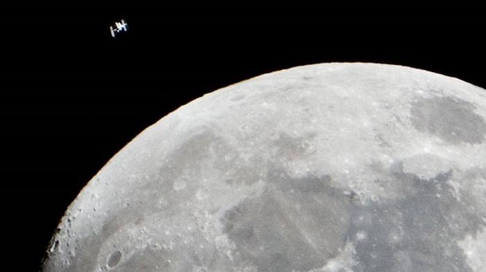Роскосмос назвал сроки высадки космонавтов на Луну