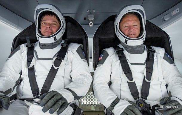 Астронавты с корабля SpaceX взошли на борт МКС