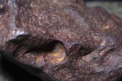 Американец 30 лет прижимал дверь метеоритом за $100 тыс
