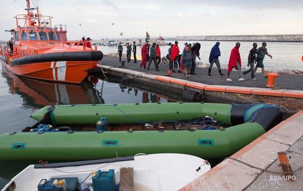 У побережья Испании спасли почти пятьсот мигрантов