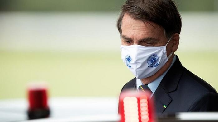 Суд обязал президента Бразилии носить маску
