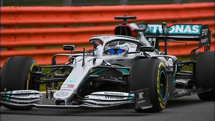 В Mercedes изменили раскраску машины перед началом сезона