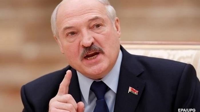 Лукашенко считает, что украинцы и россияне завидуют белорусам