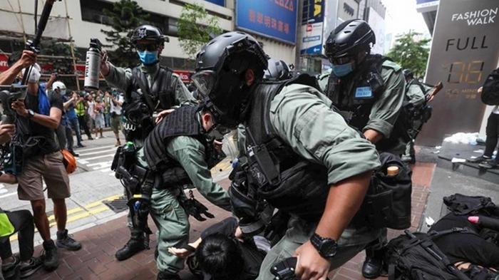 Полиции Гонконга разрешили проводить обыски и конфискации без ордера