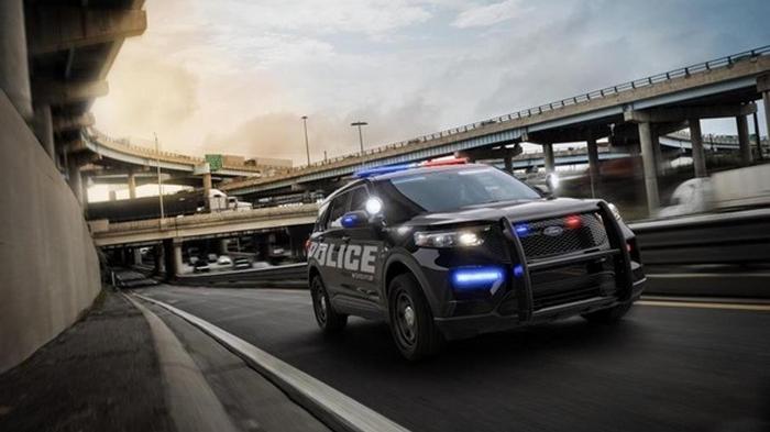 Сотрудники Ford просят не выпускать авто для полиции из-за расизма