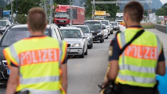Черногория запретила въезд украинцев на автомобилях