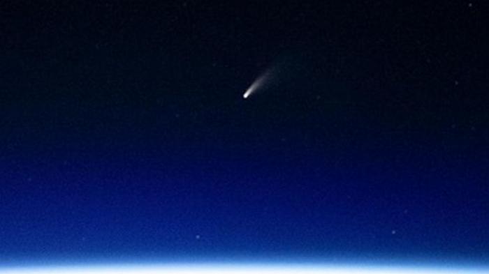 Самая яркая комета за последние семь лет максимально приблизится к Земле