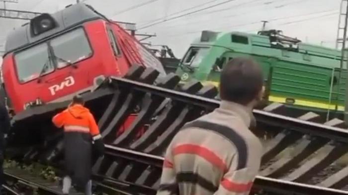 В Петербурге столкнулись два поезда