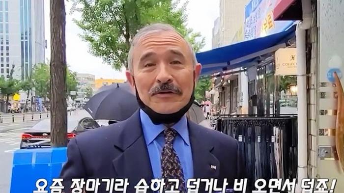 Посол США в Корее попал в скандал из-за усов