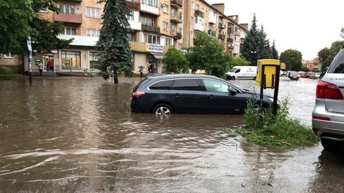 Запад Украины снова затапливают дожди