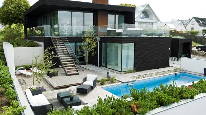 Особенности проектирования домов с бассейном