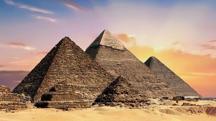 Маска пригласили в Египет обсудить происхождение пирамид