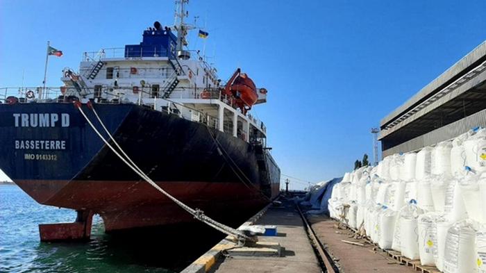 В порту Южный хранится 10 тысяч тонн селитры