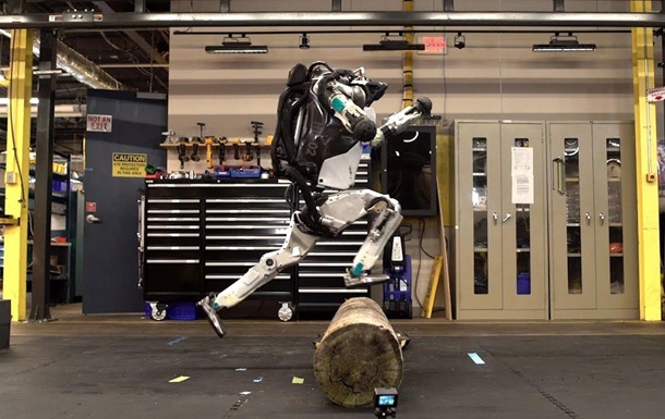 Boston Dynamics научили робота паркуру