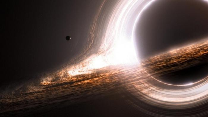 Голодная черная дыра поглощает в сутки по звезде