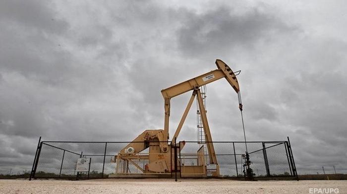 Нефть впервые за две недели упала ниже 44 долларов