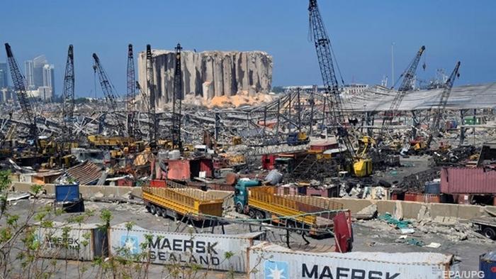 В порту Бейрута нашли почти 80 контейнеров с химикатами