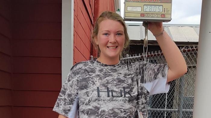 В США 17-летняя девушка поймала рекордную рыбу (фото)