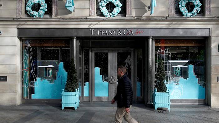 Louis Vuitton сорвал следку на $16 мрлд по покупке Tiffany. Названа причина