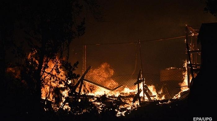В Греции сгорел лагерь для мигрантов, в котором были больные COVID