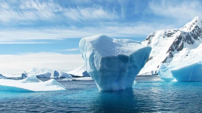 Самый крупный ледник Гренландии раскололся (фото)