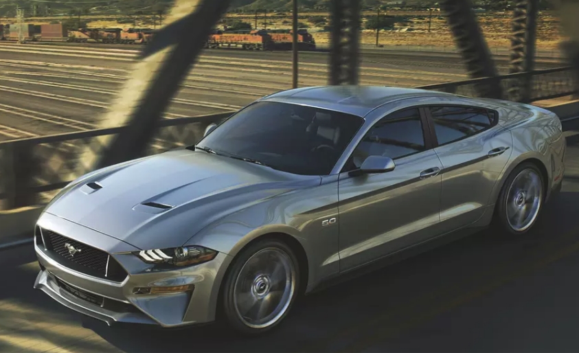 Ford Mustang превратят в «четырехдверное купе»