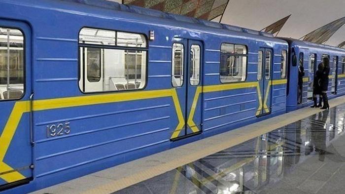 В киевском метро зацепер попал под поезд