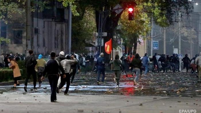 Протесты в Кыргызстане: один погиб, 590 пострадали
