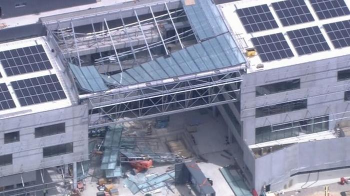 В Австралии обрушилась крыша здания, есть жертвы