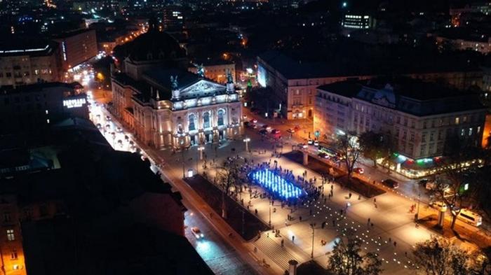 Во Львове открыли фонтан с азбукой Морзе (фото)