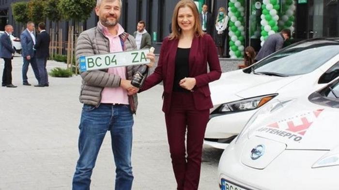 Выяснилось, сколько авто в Украине могут получить зеленые номера