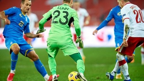 Шевченко прокомментировал ошибку Лунина в матче против Польши