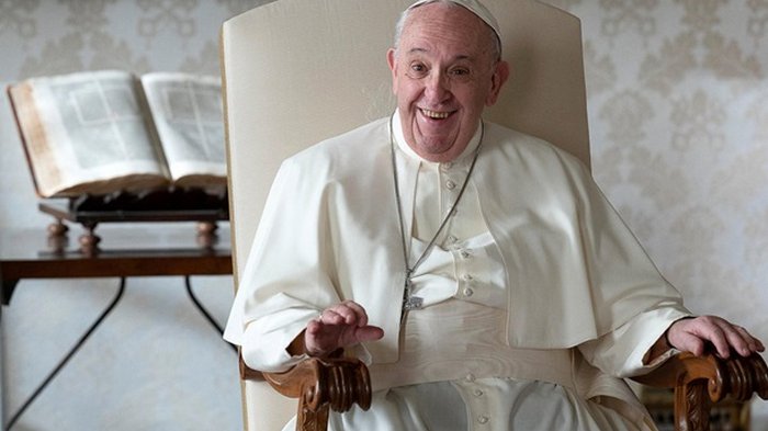 Ватикан начал расследование из-за лайка Папы
