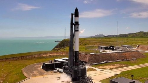 Rocket Lab впервые вернула ступень ракеты на Землю